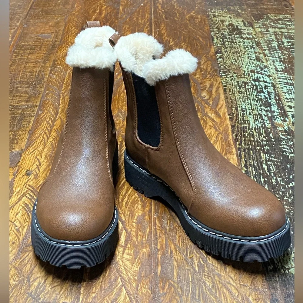 Portland Helena Women’s Tan Brown Faux Leather & Fur Ankle Chelsea Boots Size 8